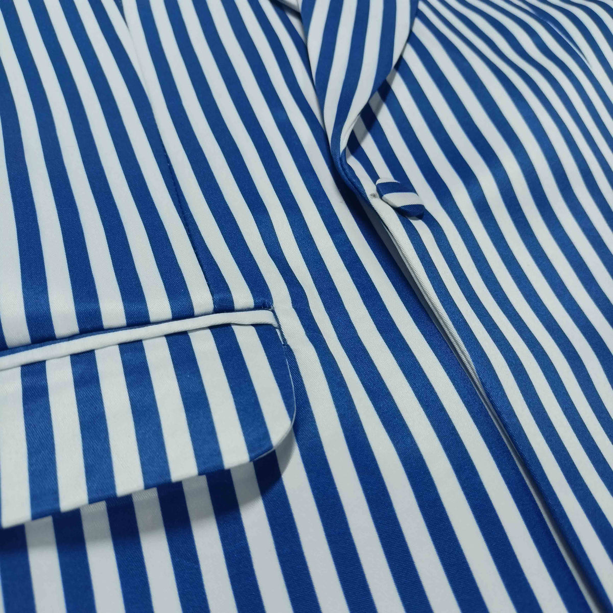 Striped statement blazer, side view - ARTSAY