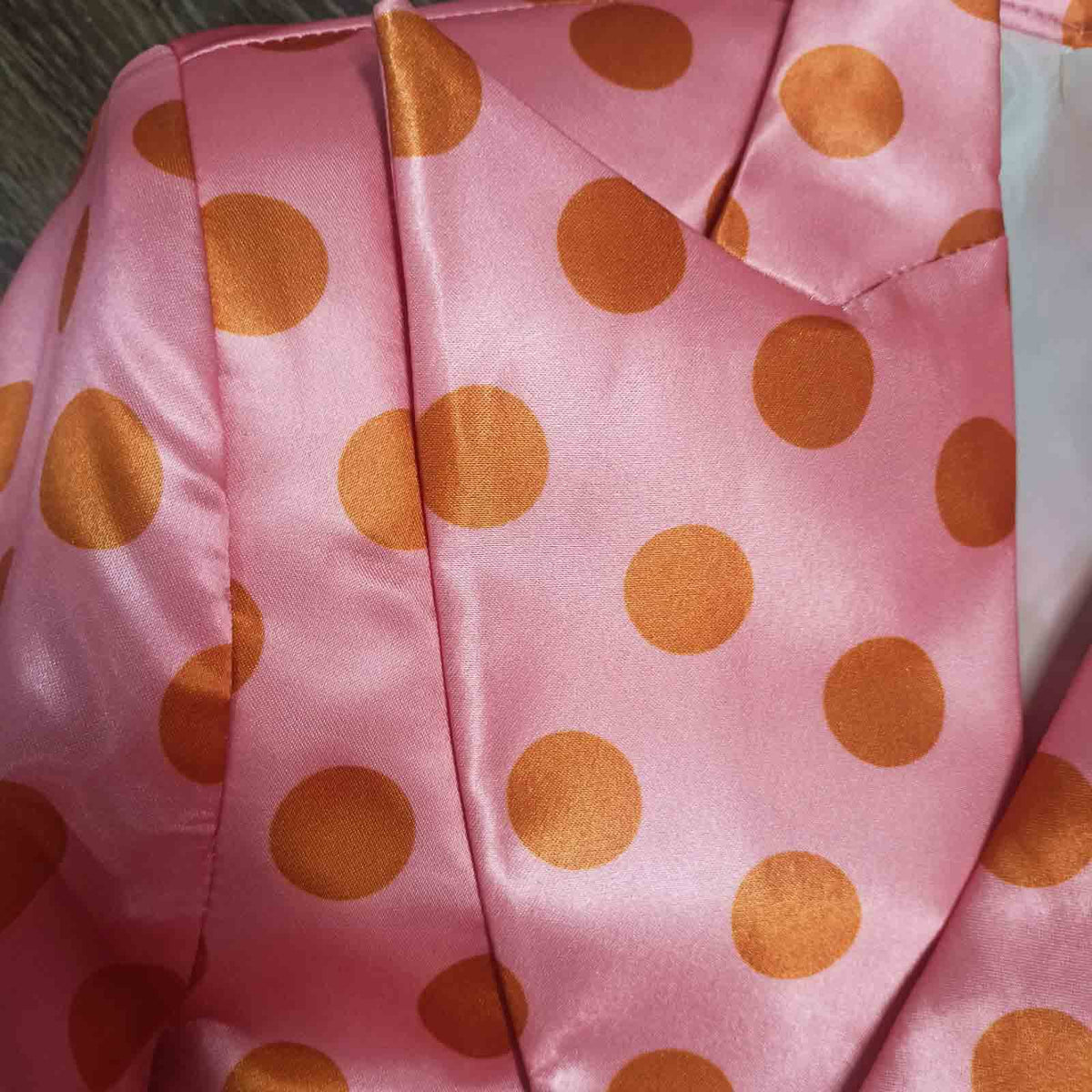 Pink and orange polka dot suit, back view - ARTSAY