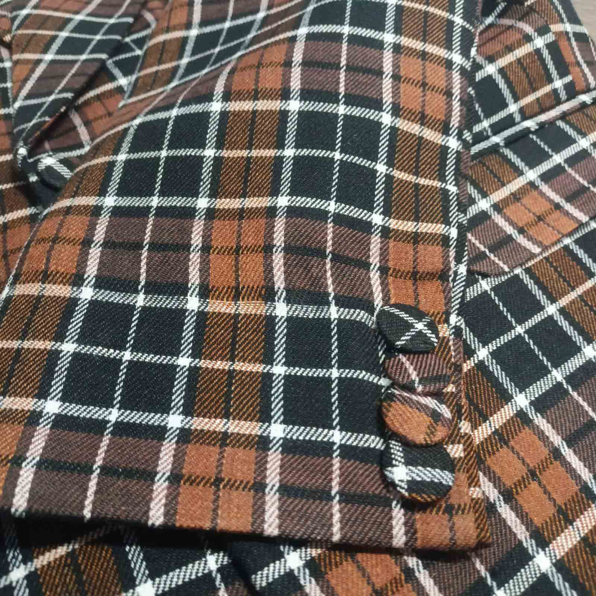 Plaid power suit, side view - ARTSAY